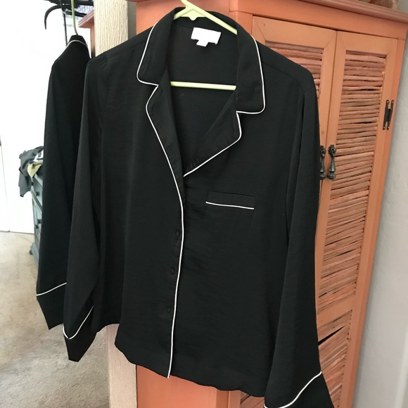 Pajama looking silky long sleeve top from Gap - Picture 1 of 2